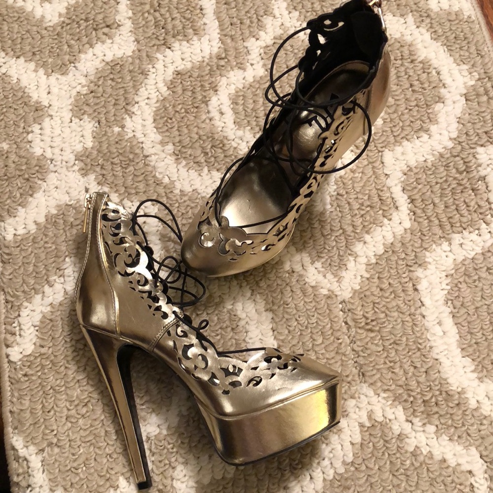 Size 6 LFL platform heels